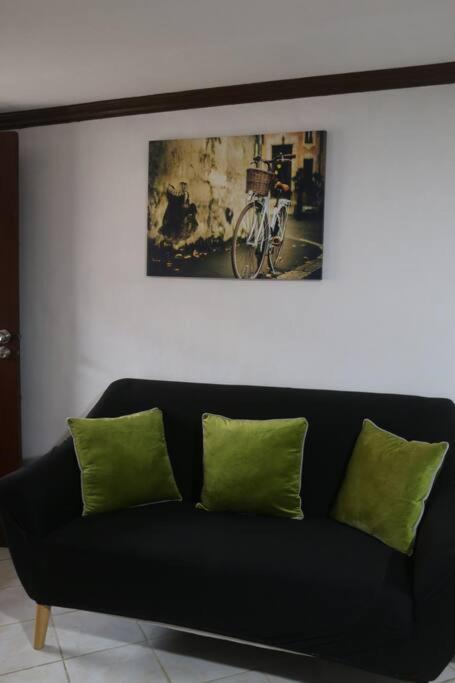 Cheapentirehouse Mel Place In Mandaue With Netflix For 5Pax Or More Exterior foto