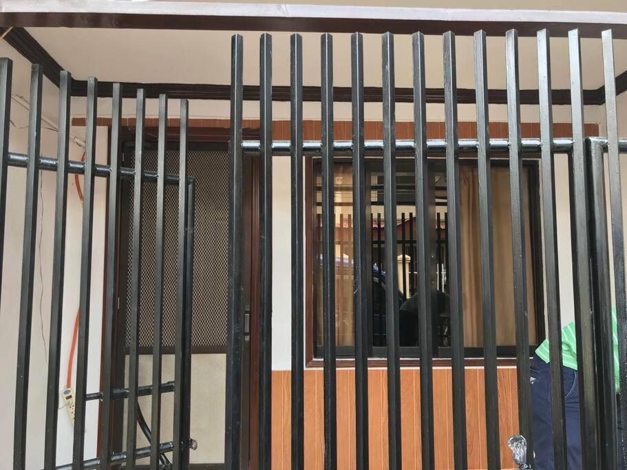 Cheapentirehouse Mel Place In Mandaue With Netflix For 5Pax Or More Exterior foto